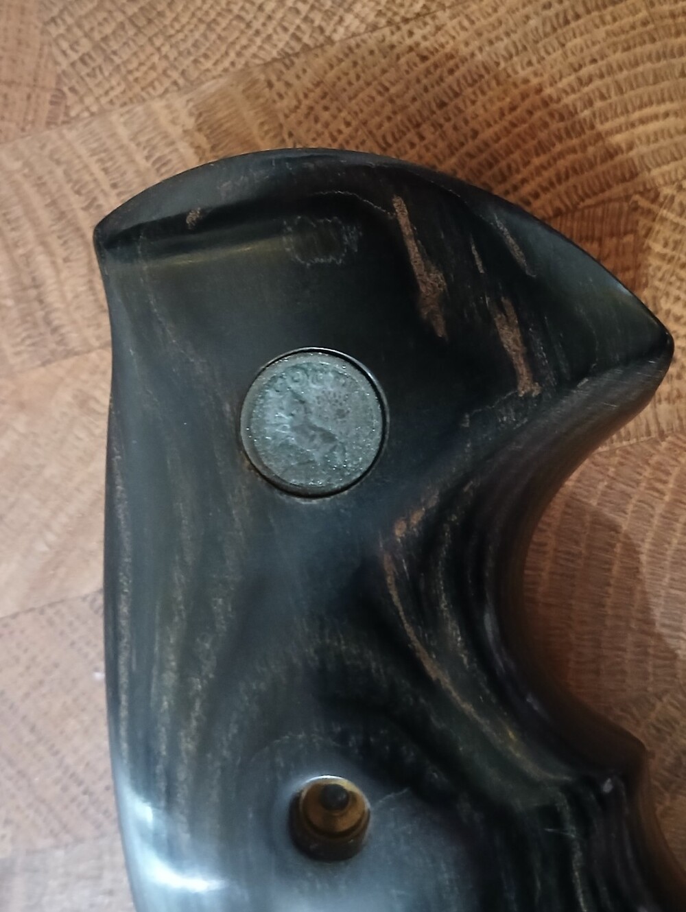 Colt Grip - Picture 4 of 9